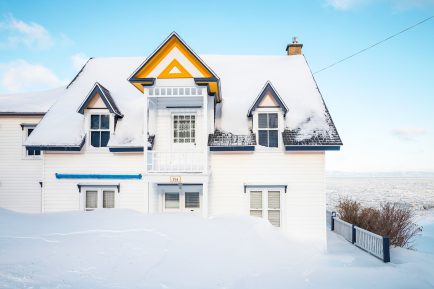 Maison enneigée à Rivière-du-Loup